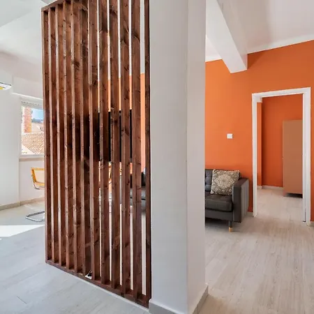 Διαμέρισμα Omega *